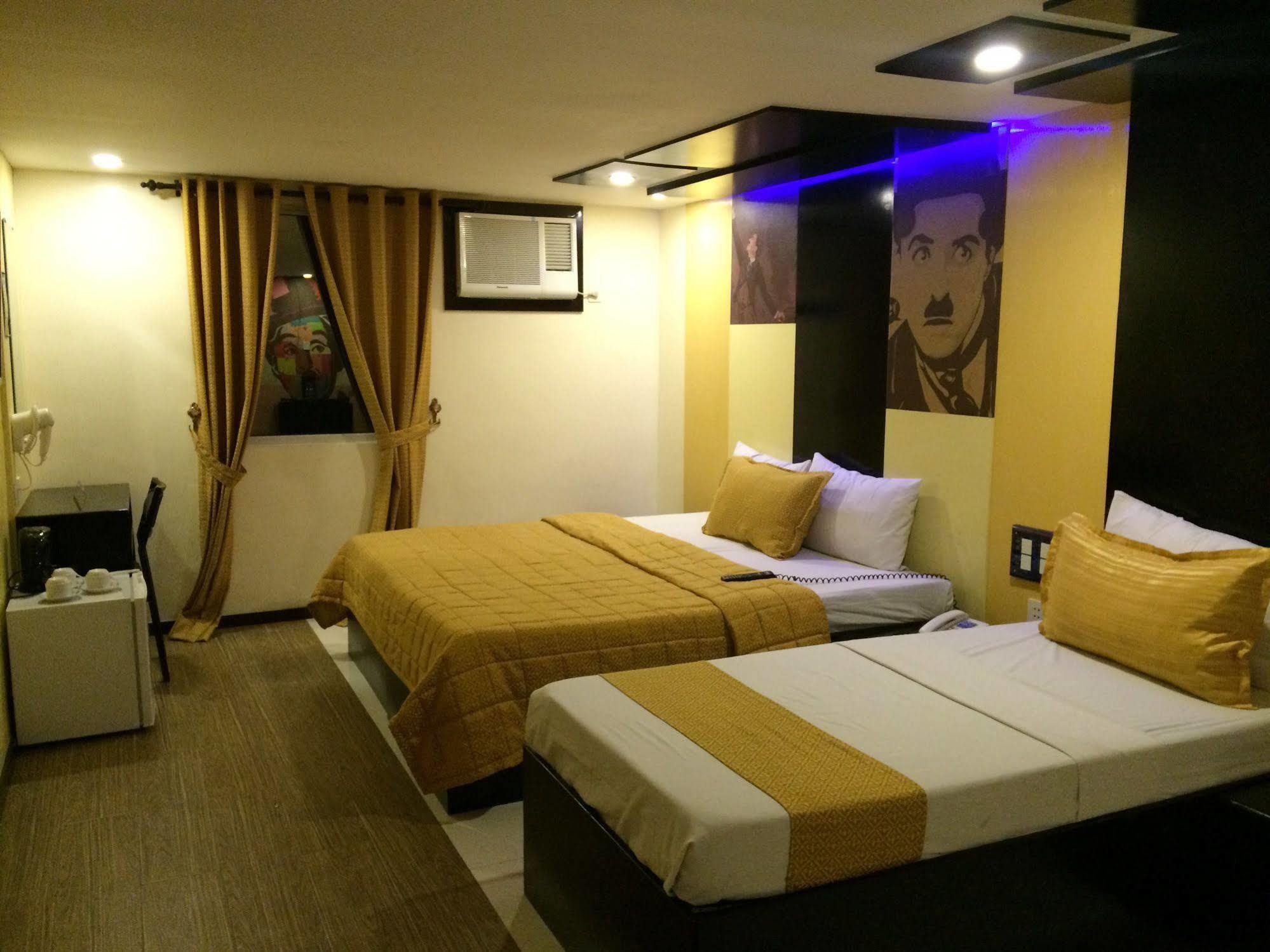 Icon Hotel Timog Quezon City Exterior foto