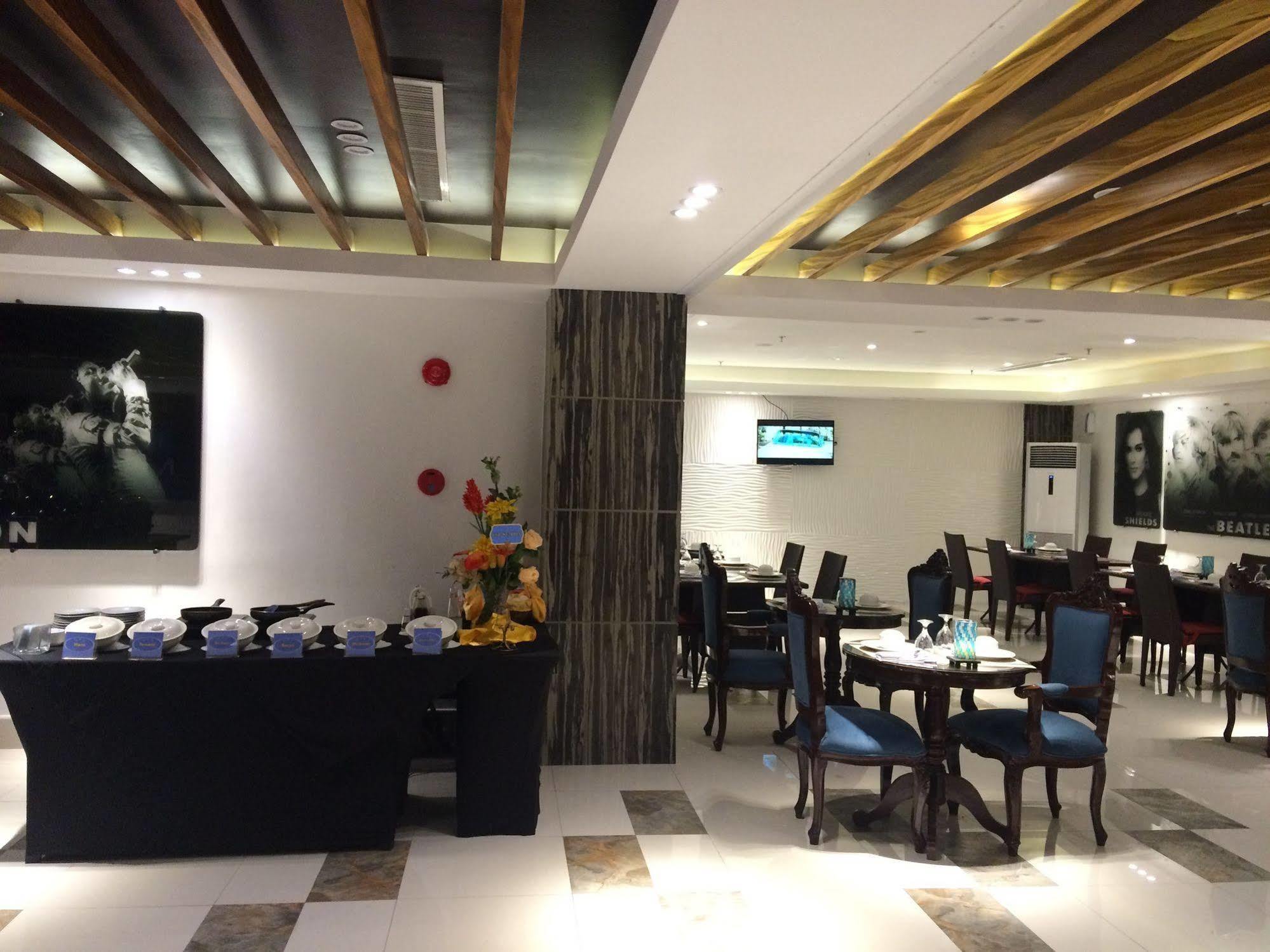 Icon Hotel Timog Quezon City Exterior foto